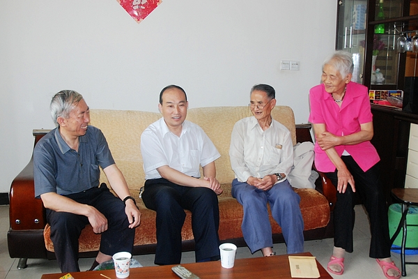 商洛市副市長高?。ㄗ笃鸲┪繂栁倚M诵萁處? align=